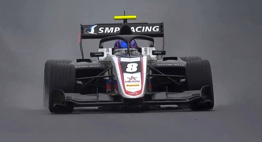 Александр Смоляр за рулём болида ART Grand Prix