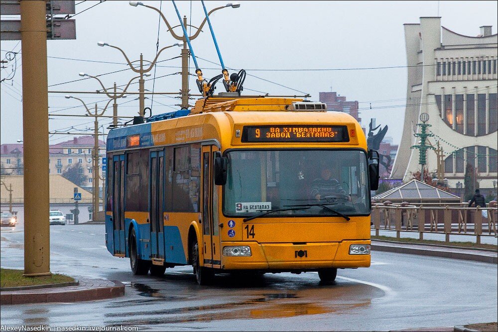 1 троллейбус гродно. Троллейбусы Гродно. Желтый троллейбус. Транспорт Гродно. Тираспольский жёлтый троллейбус.