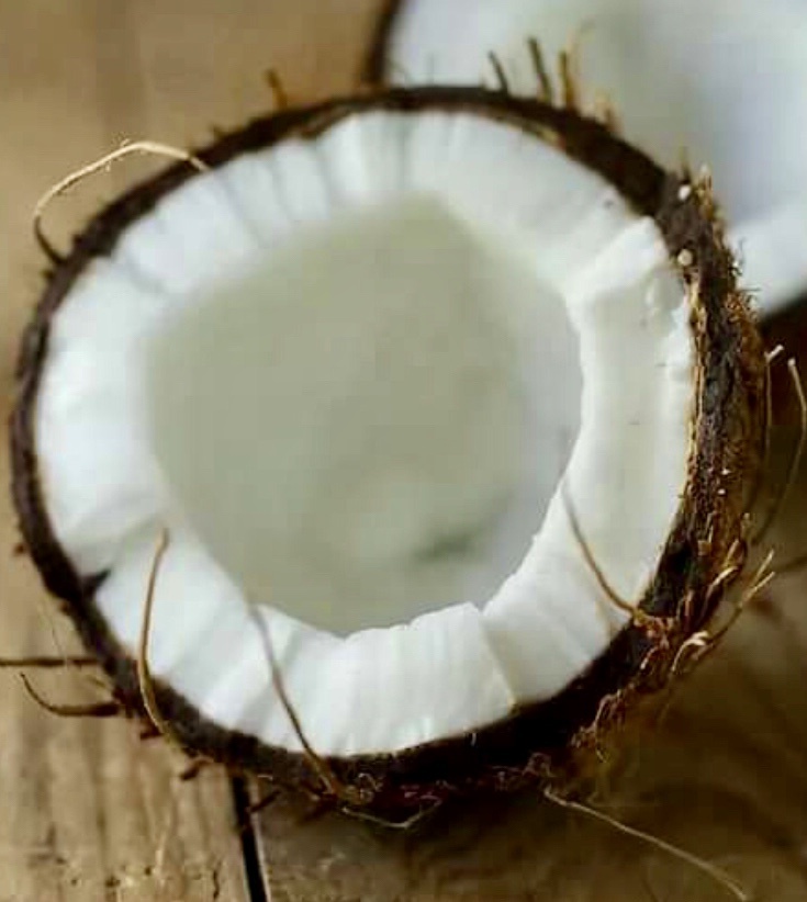 Обычный кокос из супермаркета 