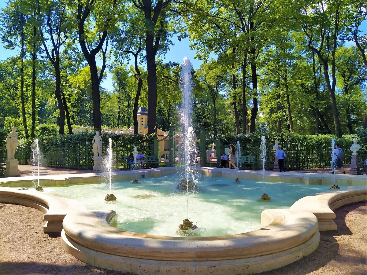 Летний сад фонтаны коронный фонтан. Летний сад питер боскет. Летний сад фонтаны коронный фонтан. Летний сад фонтан неземида. Коронный фонтан в летнем саду.