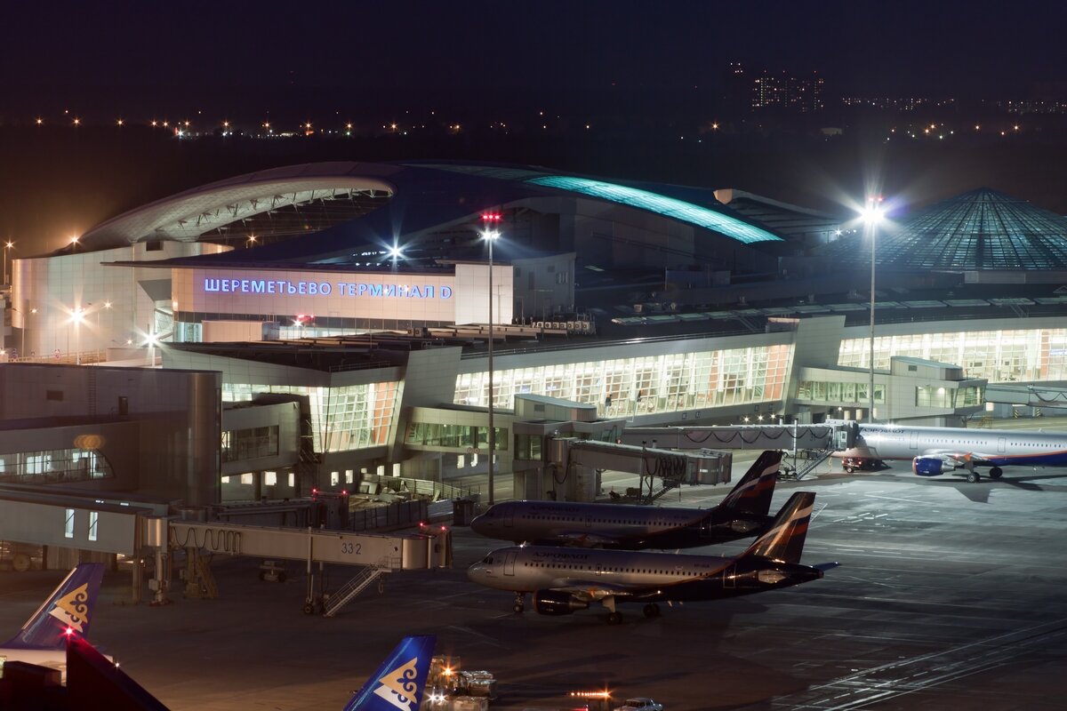 Sheremetyevo airport. Международный аэропорт Шереметьево, терминал d, Химки. Москва Шереметьево терминал d. Шереметьево терминал д ночь. Шереметьево терминал d ночью.