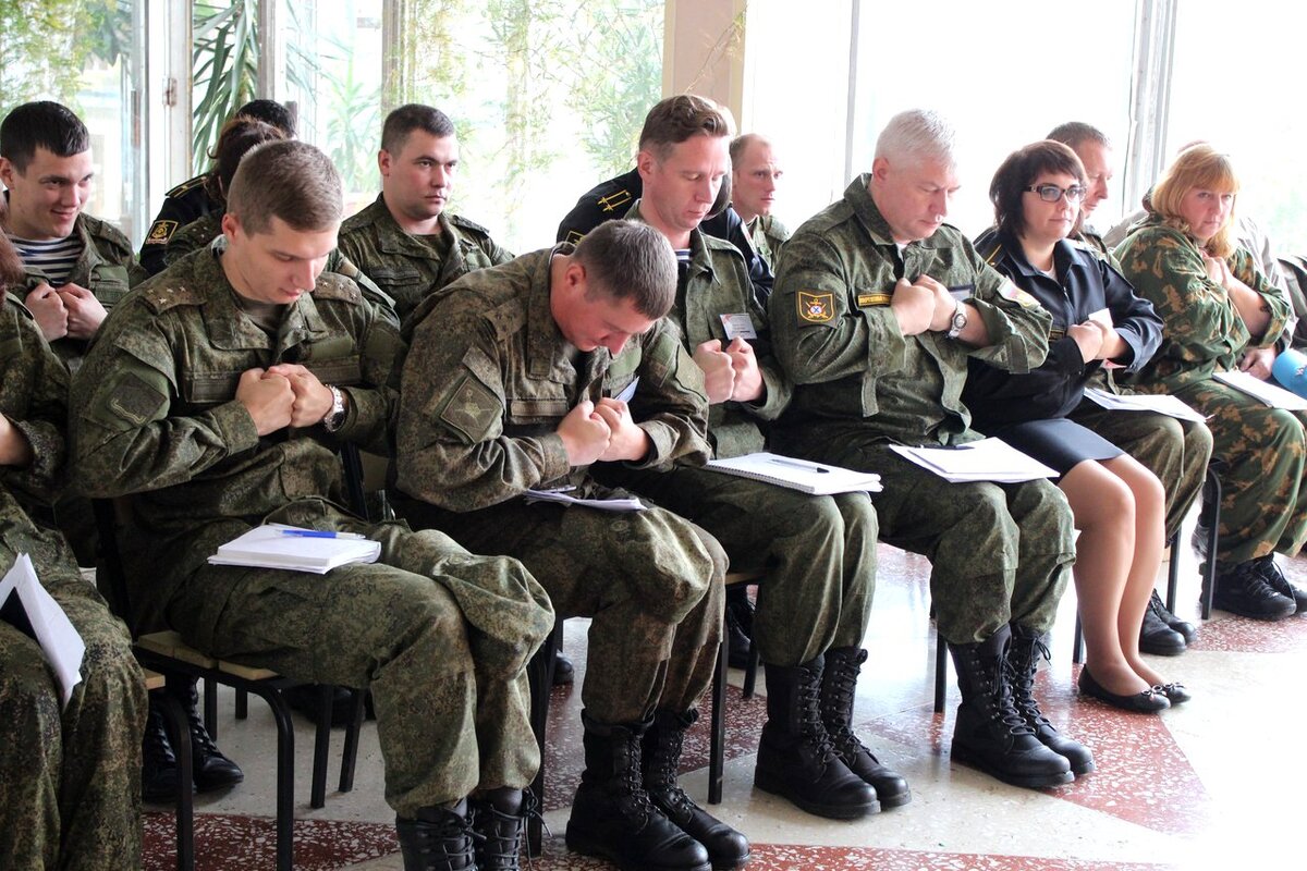 Военные психологи обучаются нервно-мышечной релаксации по системе Александра Караяни на учебно-методическом сборе. Севастополь, 2016