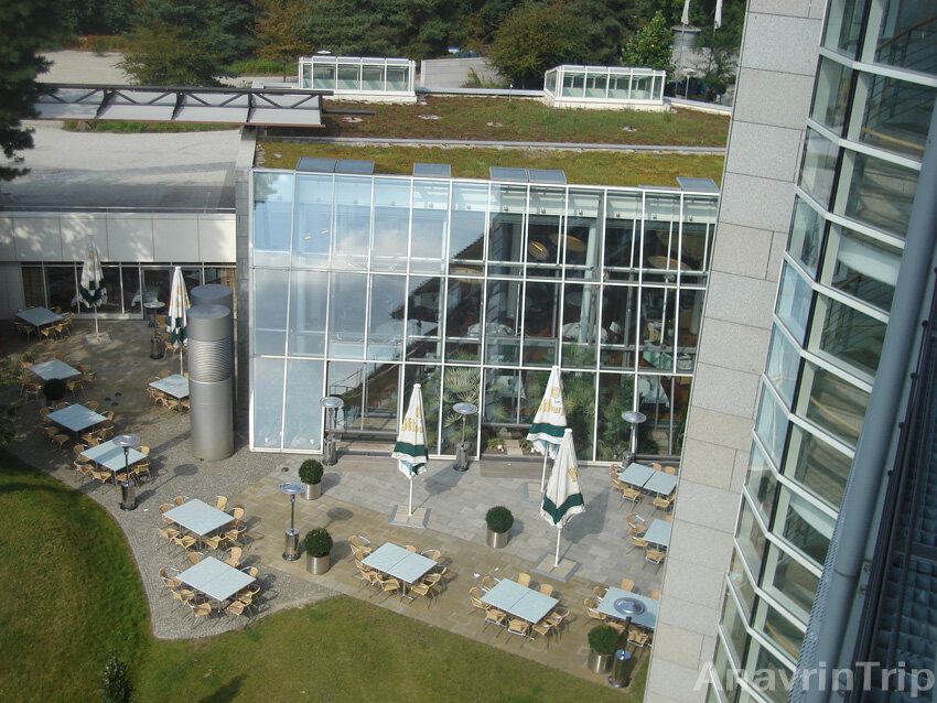 Конгресс-отель г. Потсдам, Германия (вид из окна на летний ресторан)