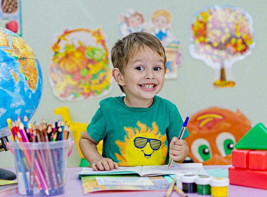 На фото: маленький ученик. 