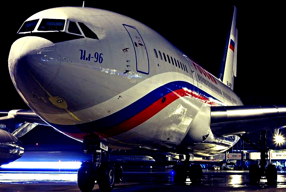 Ил 96. Ил-96 пассажирский самолёт. Ил-96-300. Самолёт ил 96 300. Ил 96 400