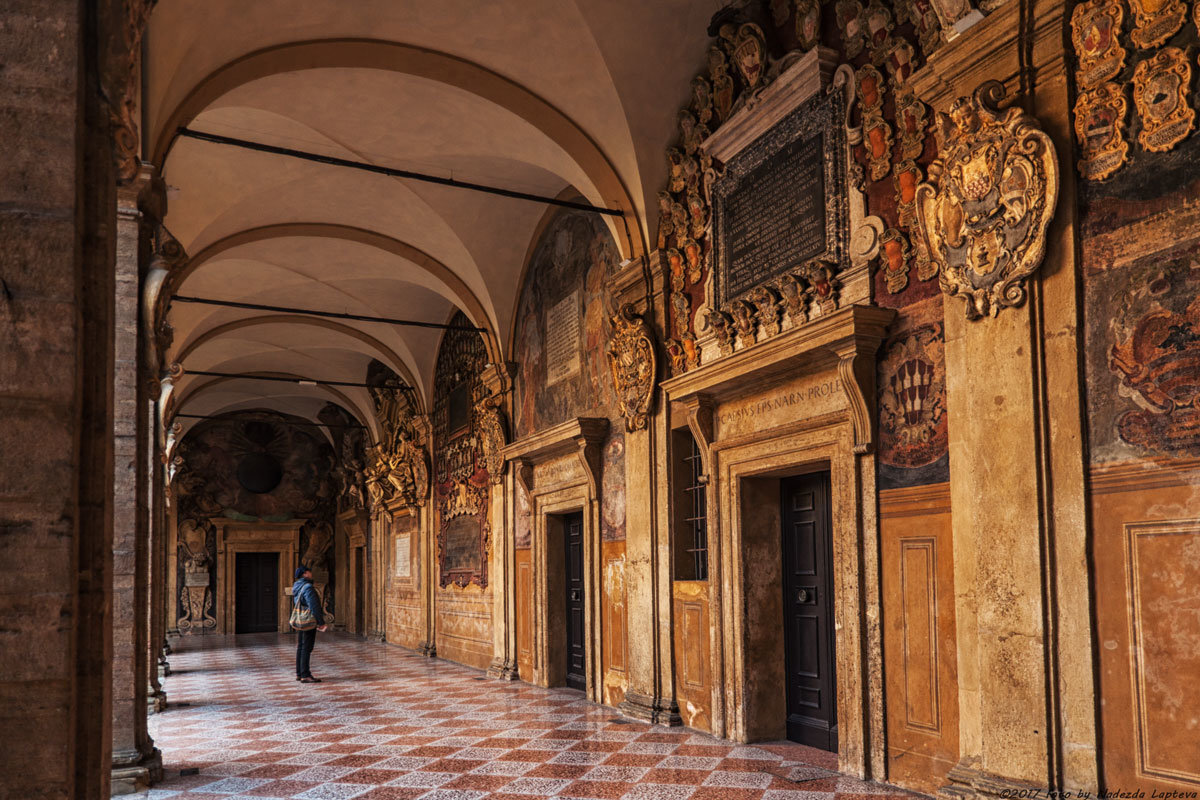 Болонская филармоническая академия. University of Bologna Болонский университет Италия. Университетский дворец Болонья. Средневековый университет в Болонье.