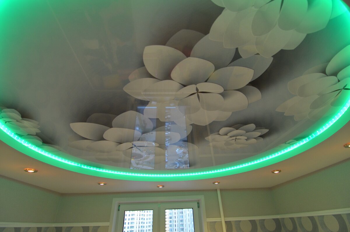 Натяжной потолок с подсветкой по периметру