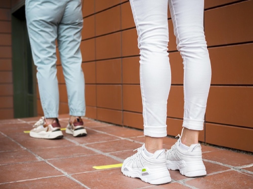 Социальная дистанция. Фото с сайта ru.freepik.com