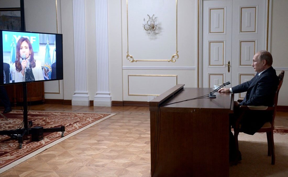 А нужно, чтобы Путин просто включил один раз вечером "Первый канал" и посмотрел. Фото Яндекс.Картинки.