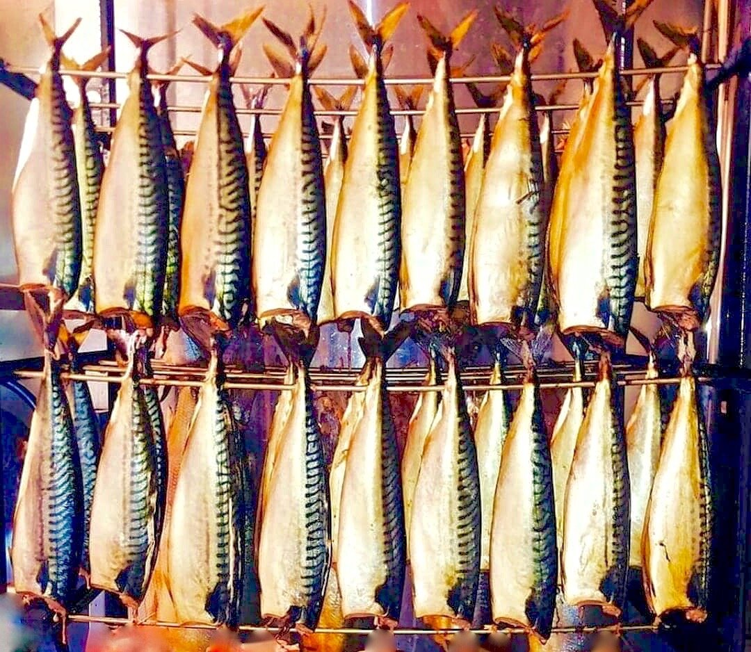 Скумбрия в коптильне, очень вкусная рыбка.