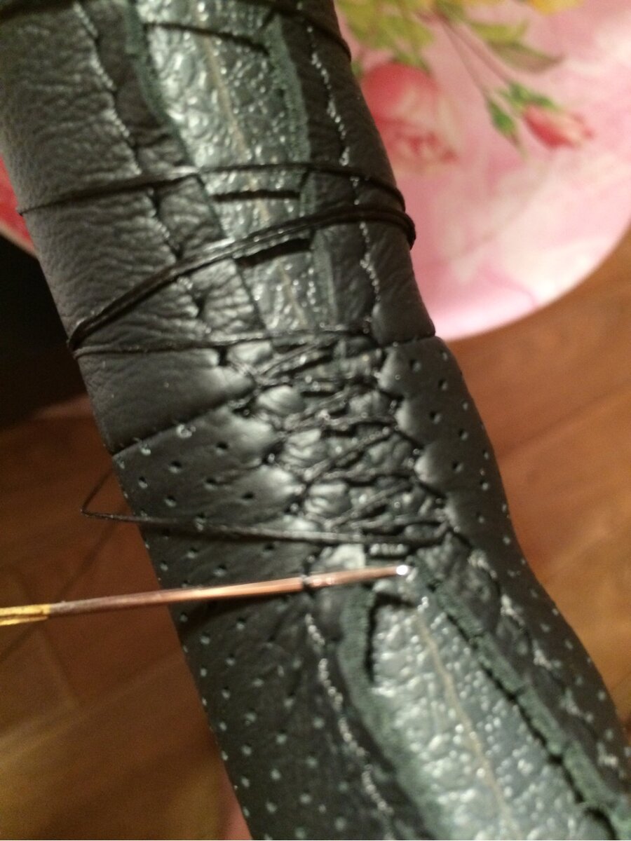 Намотанный край нитки это продолжение шитья.