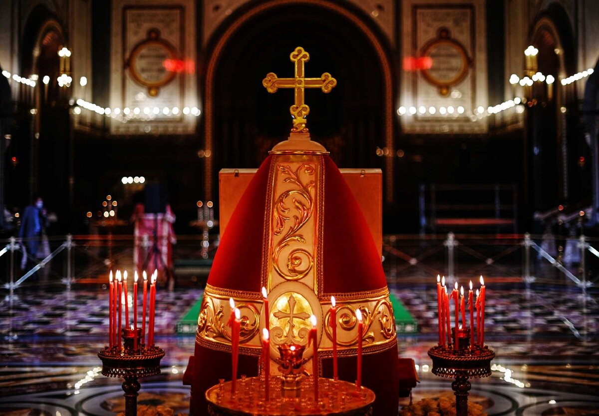 Когда душа просит молитвы… Из архива сайта Патриарха Московского и Всея Руси. https://foto.patriarchia.ru/news/patriarshee-sluzhenie-v-prazdnik-svetlogo-khristova-voskreseniya-v-khrame-khrista-spasitelya-v-moskve-2020-04-19/
