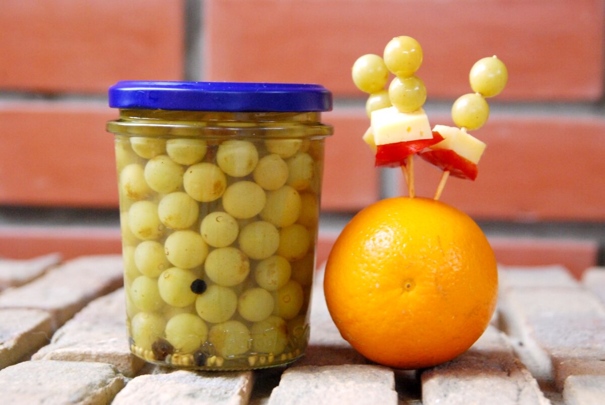 Маринованный виноград (почти как оливки)