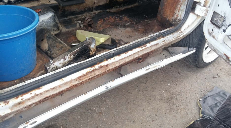 (а вот как раз процесс работы по кузову Запорожца)