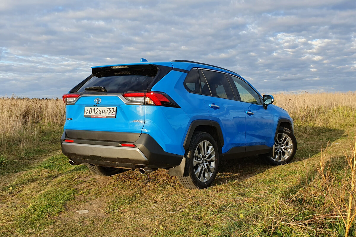 Toyota rav4 2015.