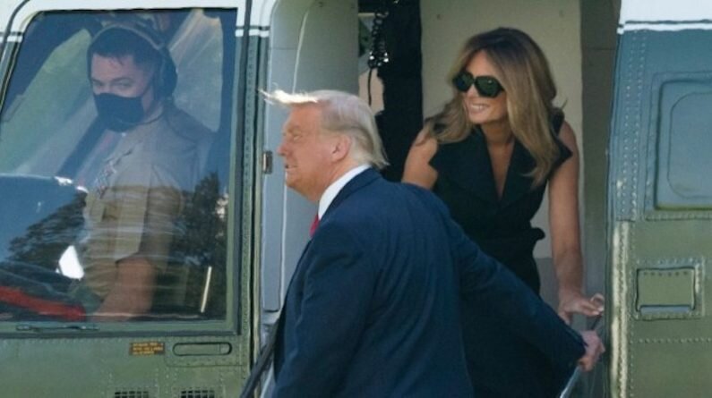 президент и первая леди поднимаются на борт Marine One 