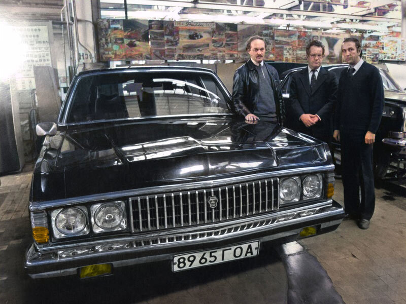 ГАЗ-4106 "Чайка" с конструкторами завода