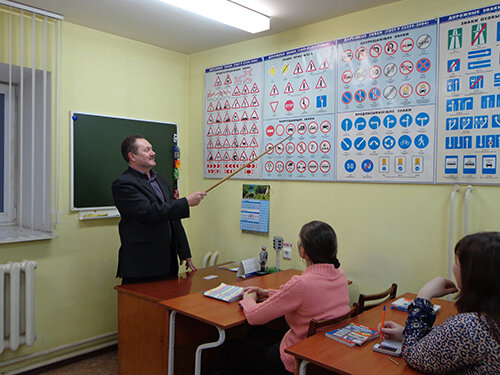 Источник: https://stihi.ru/2013/11/30/7692