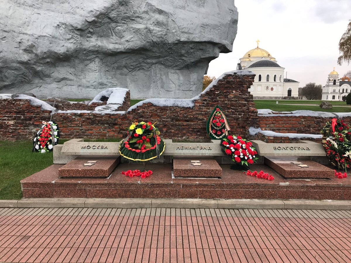 Брестская крепость герой. Мемориальный комплекс Брестская крепость-герой. Вечный огонь Брестская крепость. Брест. Мемориал Брестской крепости.. Республика Беларусь Брестская крепость герои.