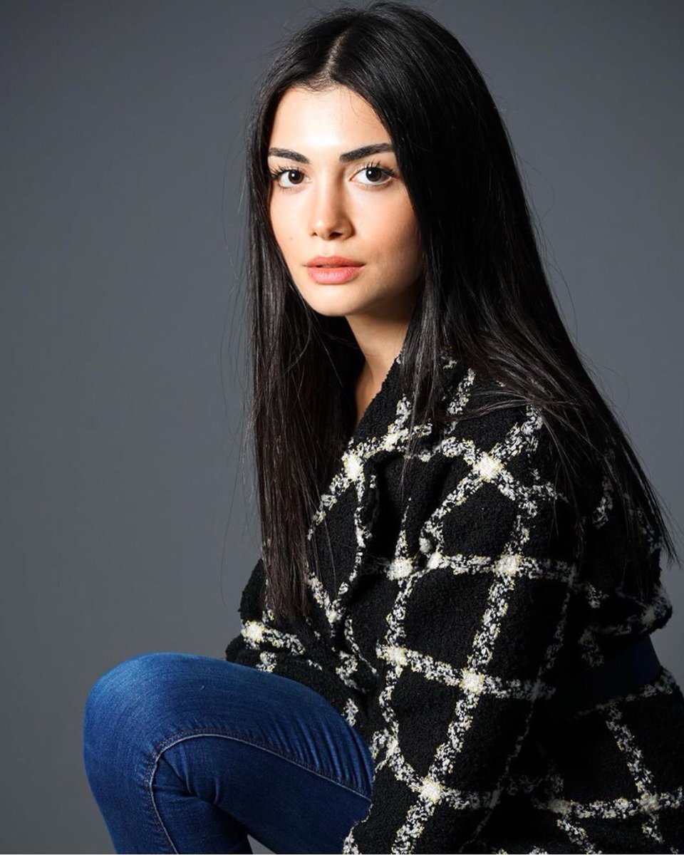 Молодые турецкие актрисы. Озге Yagiz. Рейхан турецкая актриса. Ozge Ягыз. Озге Торер 2022.
