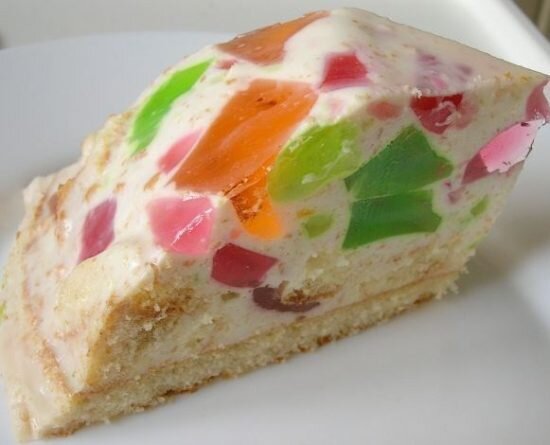Желейный торт «Битое стекло» из бисквита