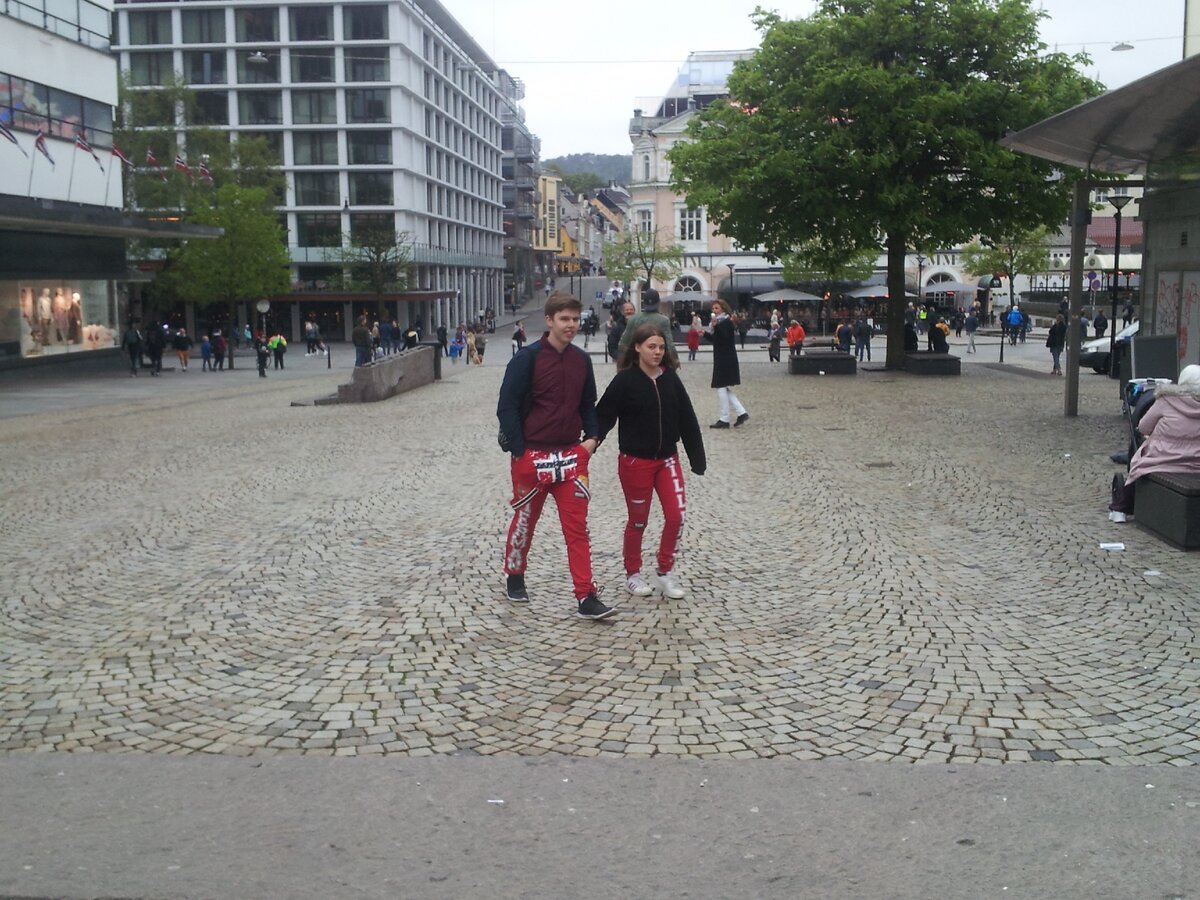 Руссе(Russe). Норвежские выпускники системы среднего профессионального обучения. Фото автора.