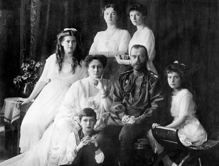 Царская семья в 1913-м году. Фото: Википедия