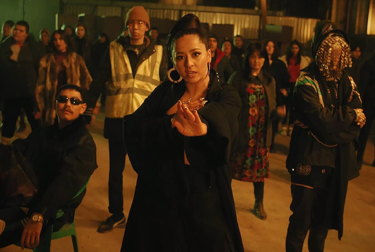 Кадр из клипа "Недославянка"