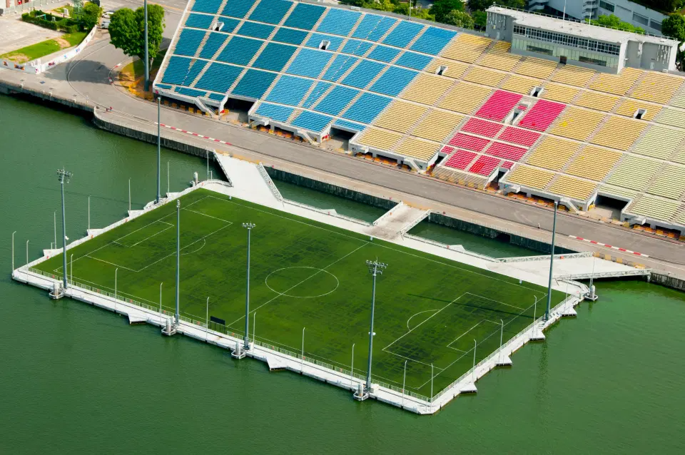 Вода на стадионе. Плавучий стадион в Сингапуре. Плавучий стадион Marina Bay.