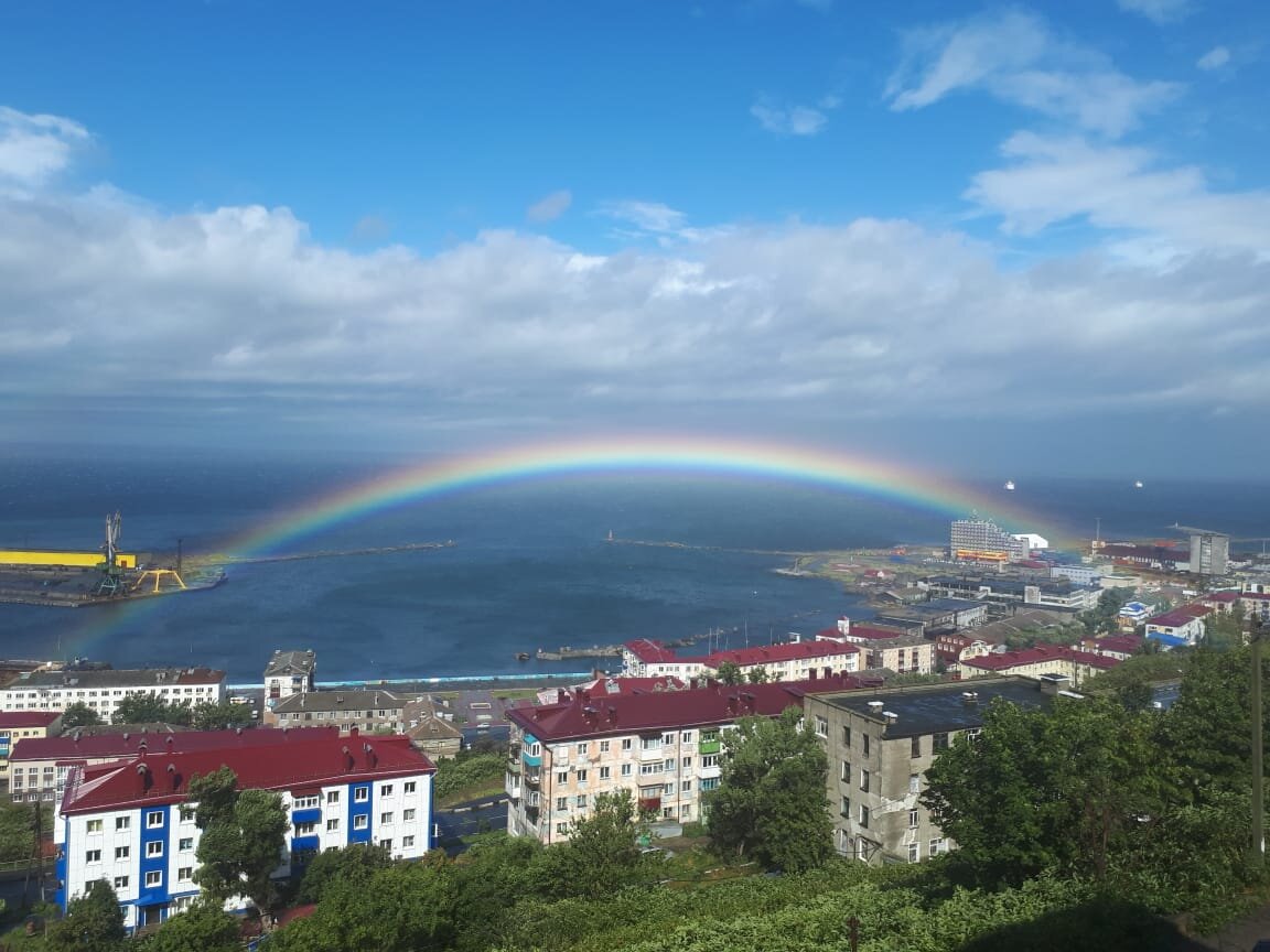 Радуга у нас встречается часто, но вот так поймать, это надо уметь.