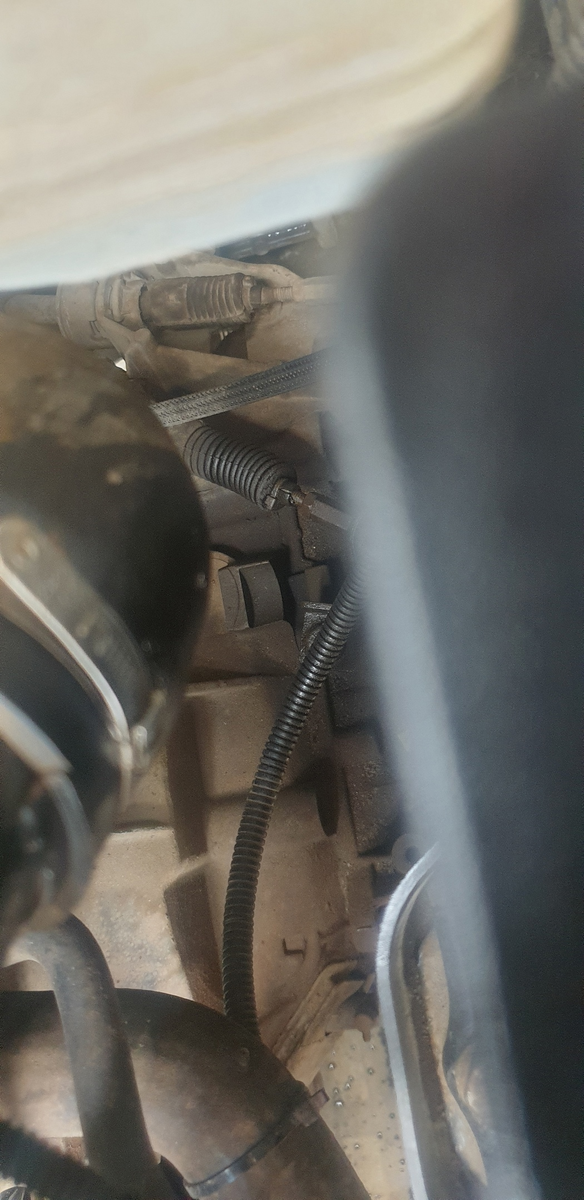 Сфоткал пыльник как мог, аккумулятор было лень снимать для лучшего доступа.