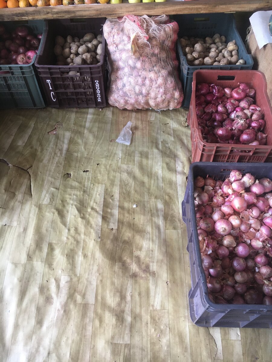 Лук постоянно меняется в цене. Год назад он был настолько в дефиците, что за него просили 120руб/кг