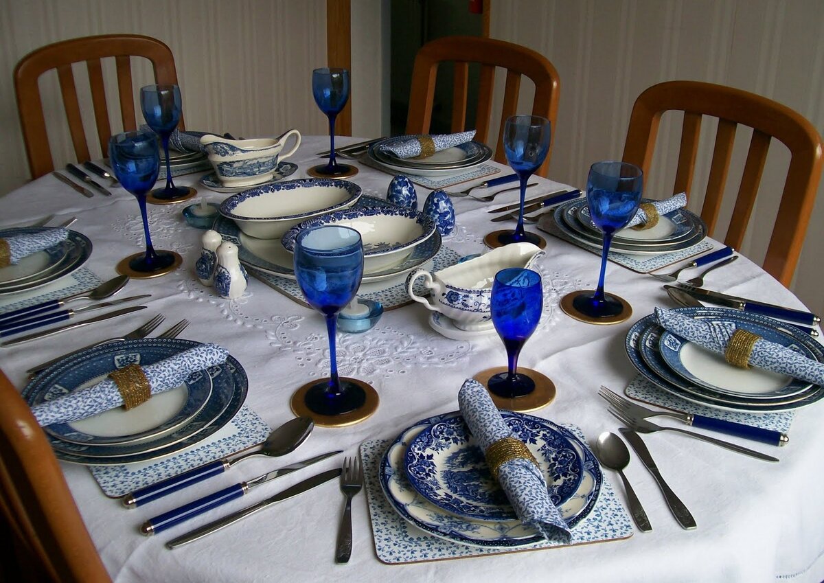 Сервировка праздничного стола: как красиво сервировать стол в домашних условиях — фото