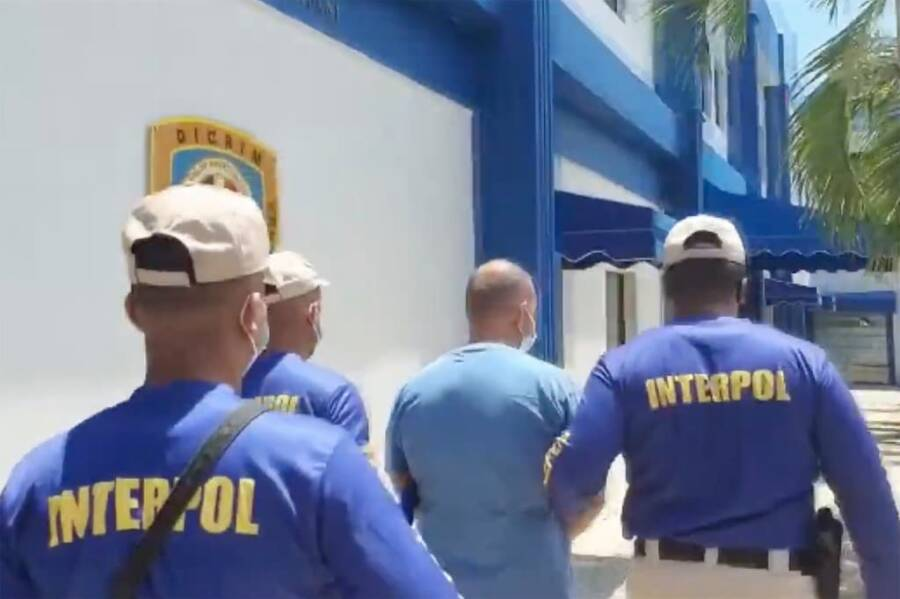 Биарт в течение пяти лет до своего ареста спокойно жил в Бока-Чика, Доминиканская Республика.