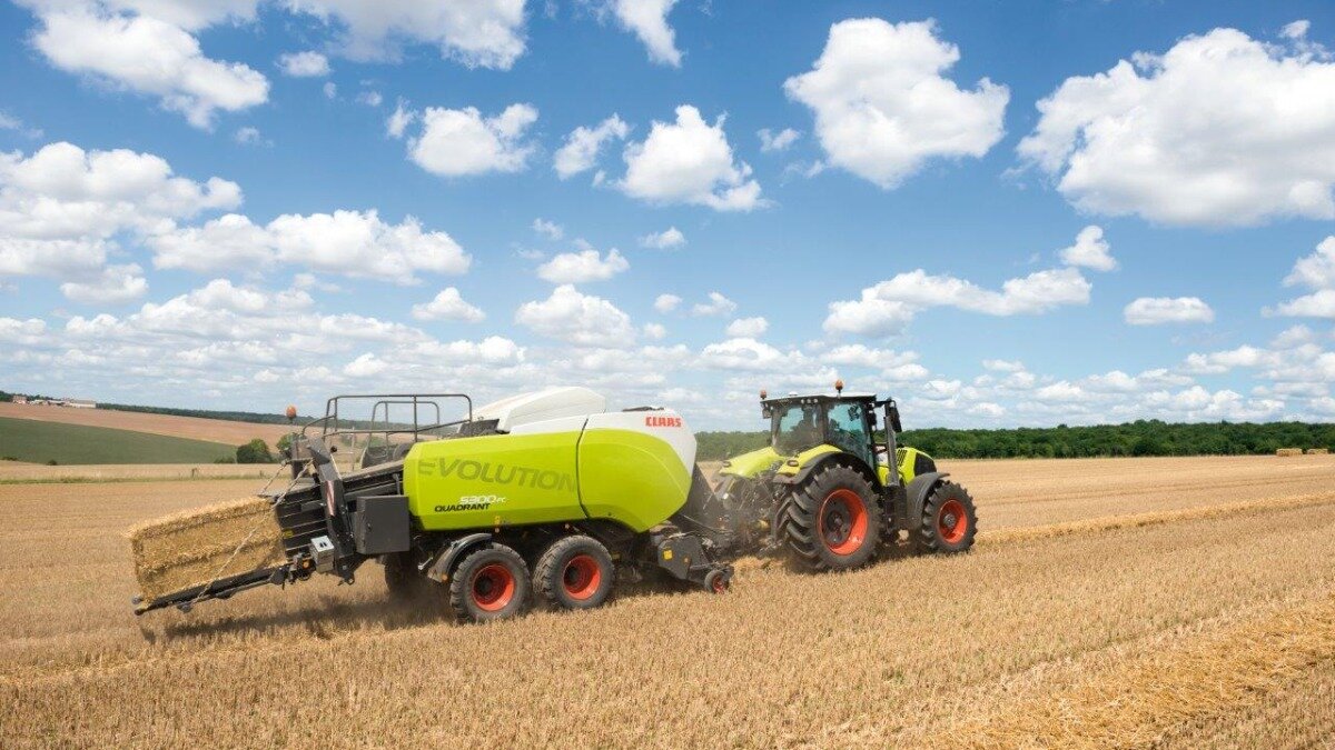 Тюковый пресс-подборщик CLAAS QUADRANT EVOLUTION в работе. Фото: Пресс-релиз CLAAS 