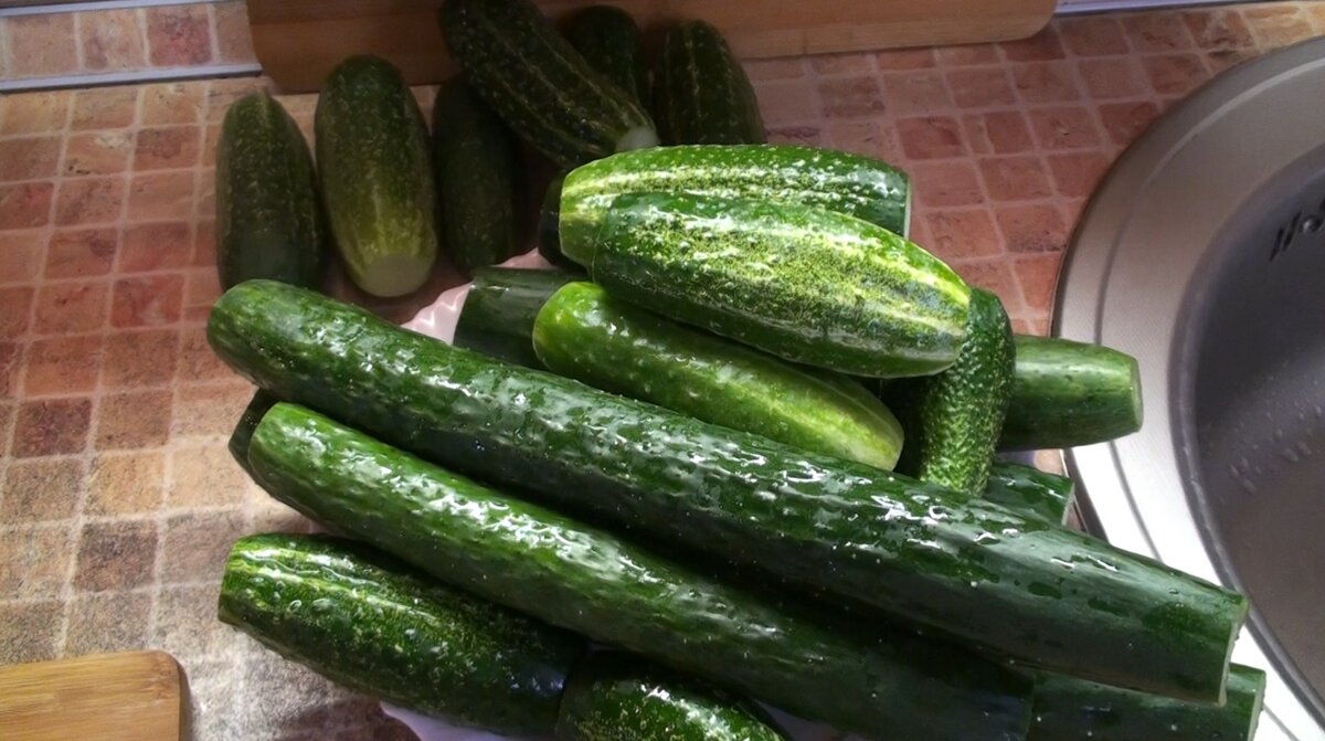 Для приготовления нам нужны огурцы