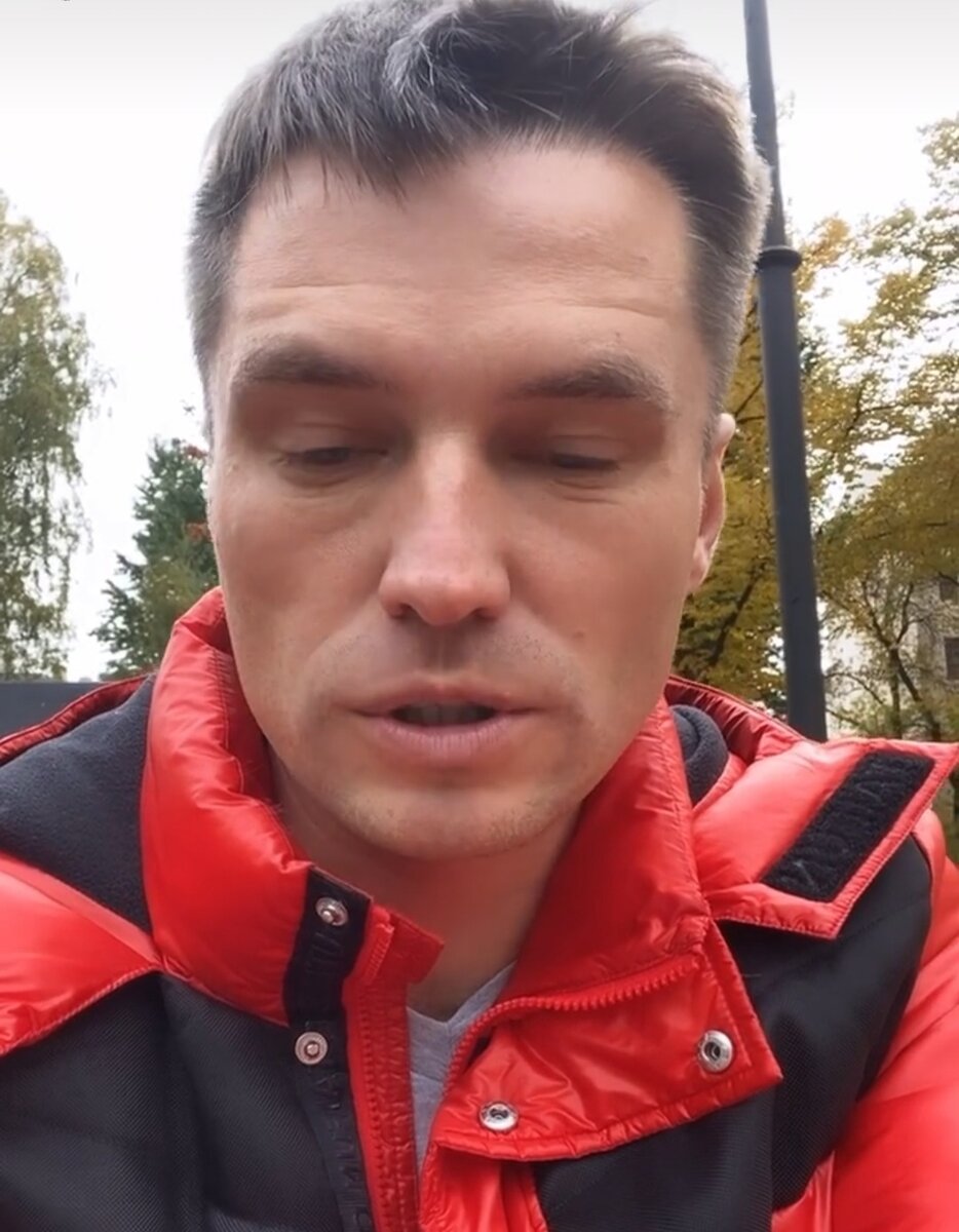 Даю интервью. Фото из открытых источников.