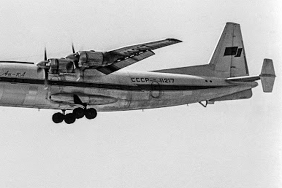 Хвостовое оперение Ан-10. Фото из открытых источников