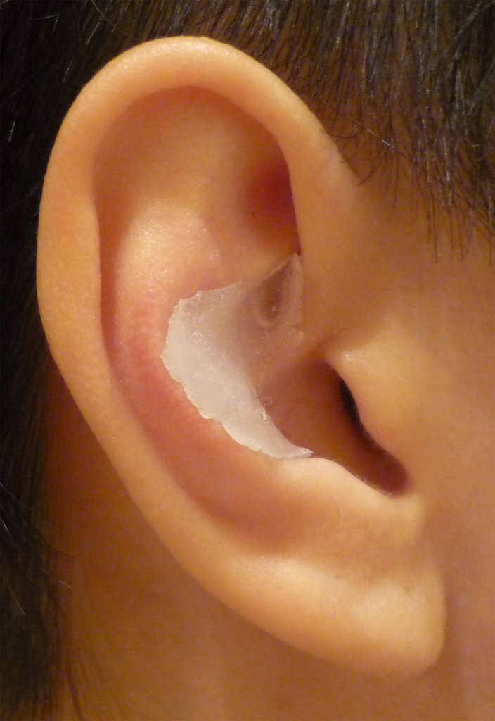 Такой силиконов вкладкой учёные изменили форму ушных раковин участников эксперимента