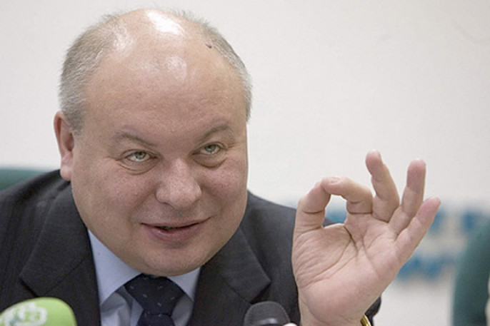 "Зачем нам, маленькой стране, своя промышленность, которая к тому же работала спустя рукава, когда иностранцы на свои деньги построят у нас заводы и научат нас делать качественные продукты"?