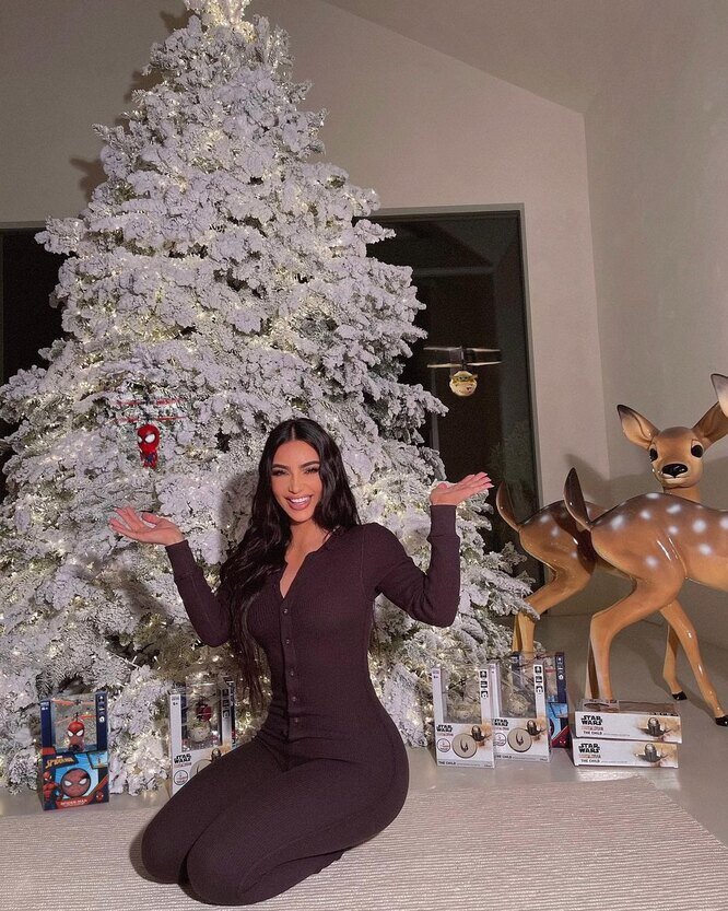 Ким Кардашьян,@kimkardashian