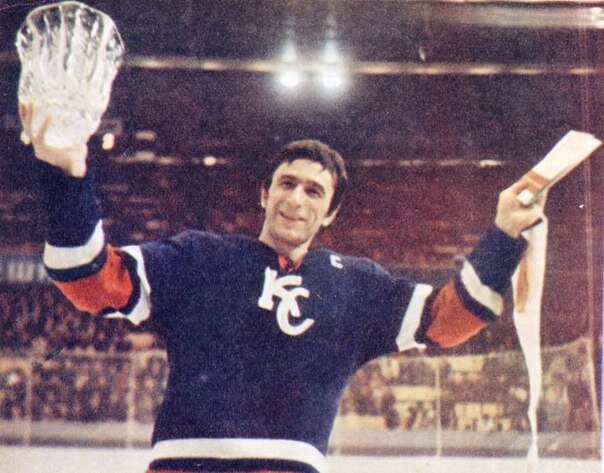 Изображение с яндекс.картинки (И.Е.Дмитриев - игрок "Крыльев Советов")