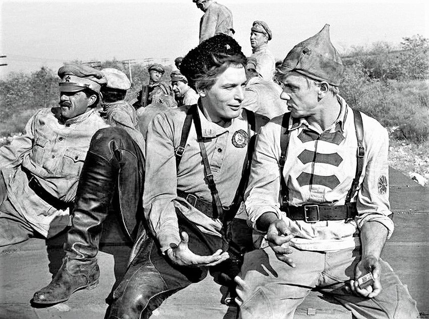 Кадр из фильма "Офицеры"