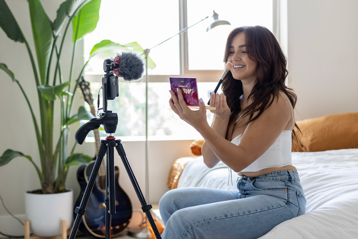 Штатив JOBY Compact Action kit, светильник JOBY Beamo, микрофон JOBY Wavo Mobile