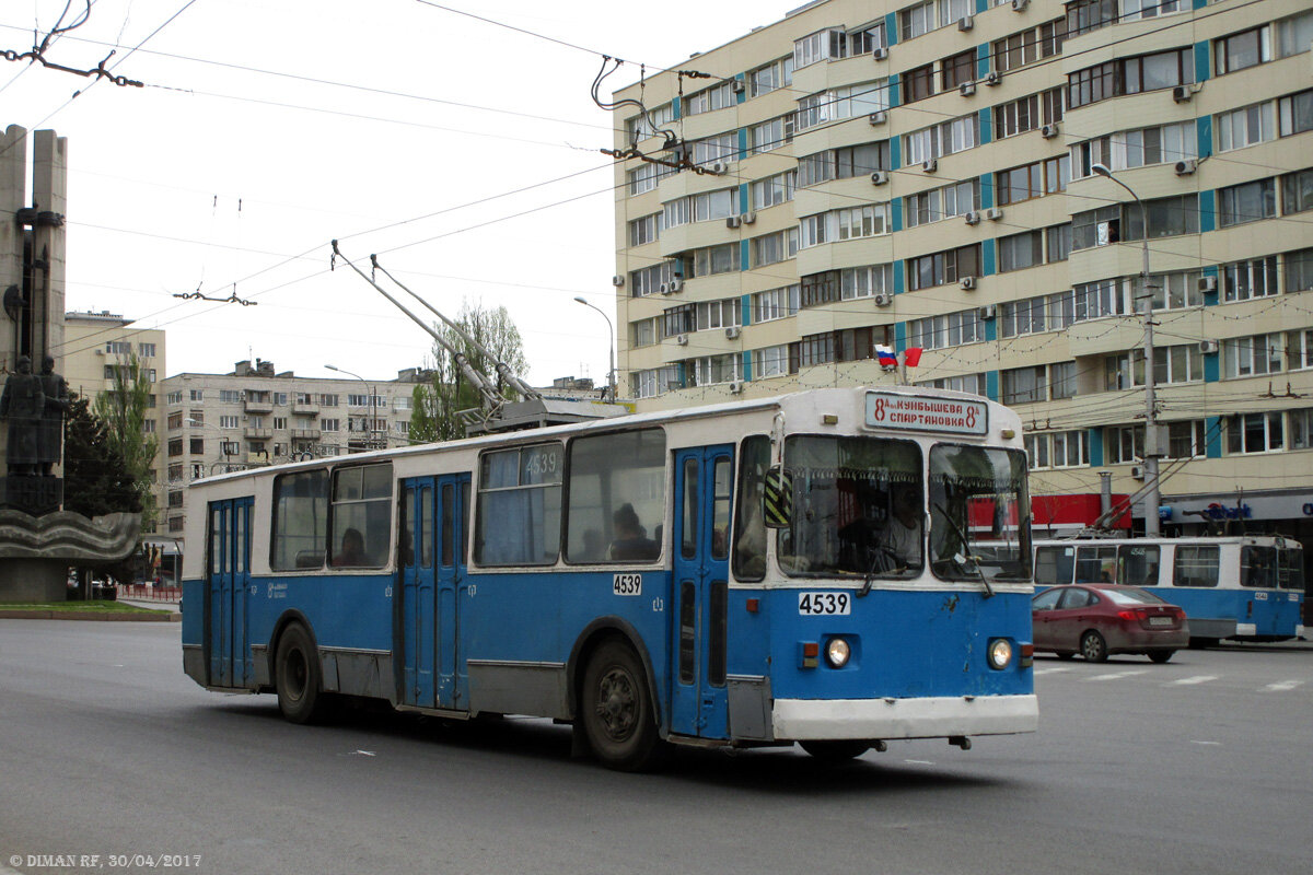 Троллейбус Зиу-682В на маршруте № 8а «Спартановка — Площадь имени Куйбышева»