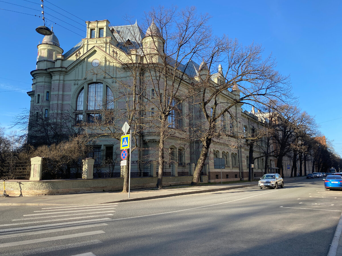 Прогулки по городу: от Ботанического сада Петра Великого до площади Льва  Толстого | ОтЛичная Жизнь | Дзен