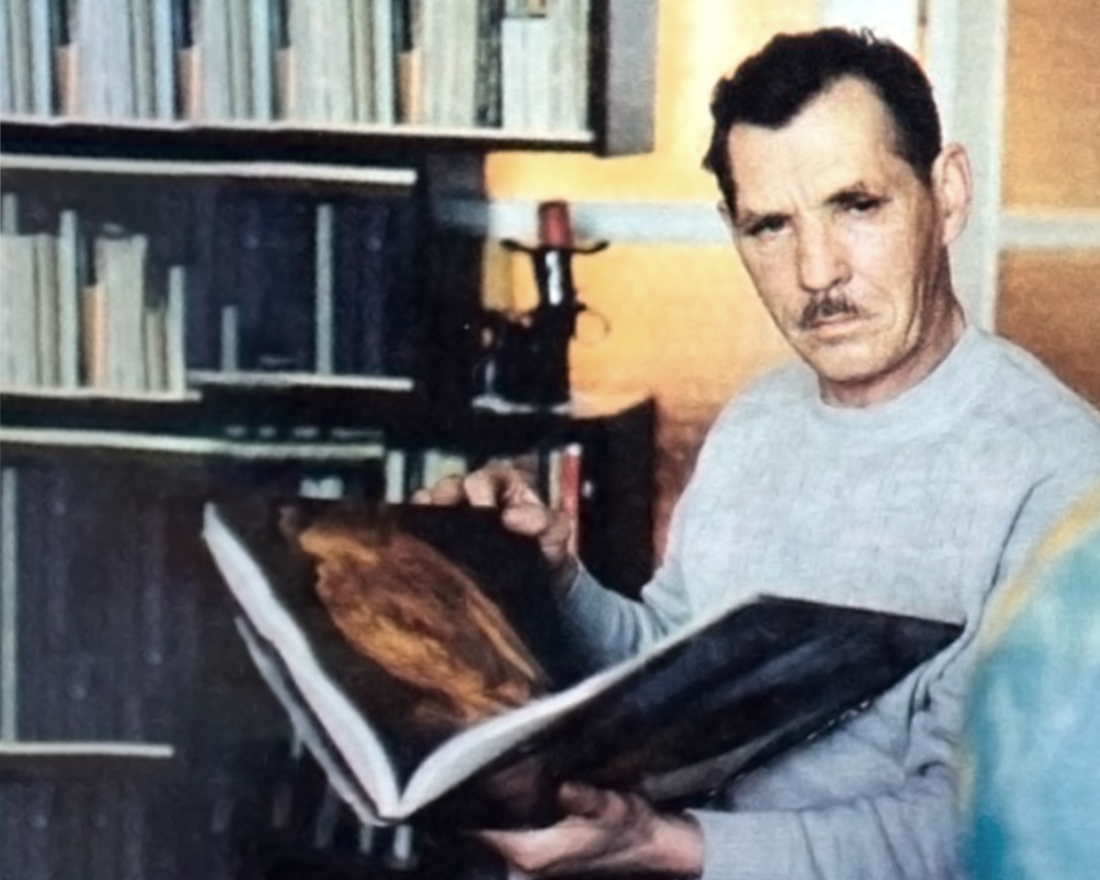 1. Александр Сергеевич Данилов — русский библиограф-любитель, в течение почти 50 лет собиравший уникальную картотеку биографий людей, оставивших след в истории человечества