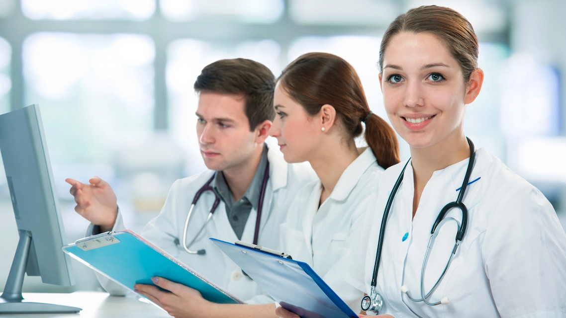 Студенты медики