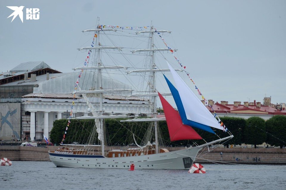     Бриг сменила алые паруса Артем КИЛЬКИН