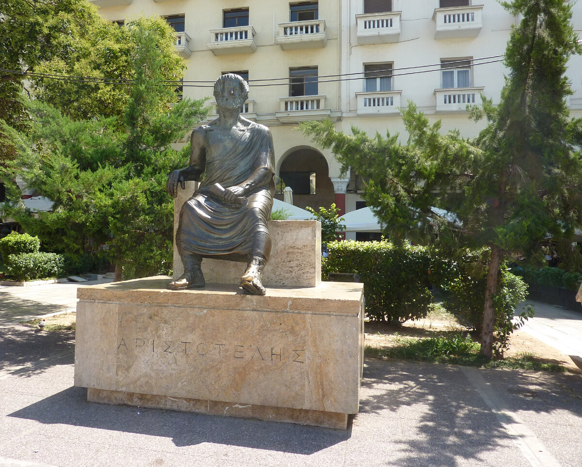 Памятник Аристотелю в Салониках. Из личного архива 